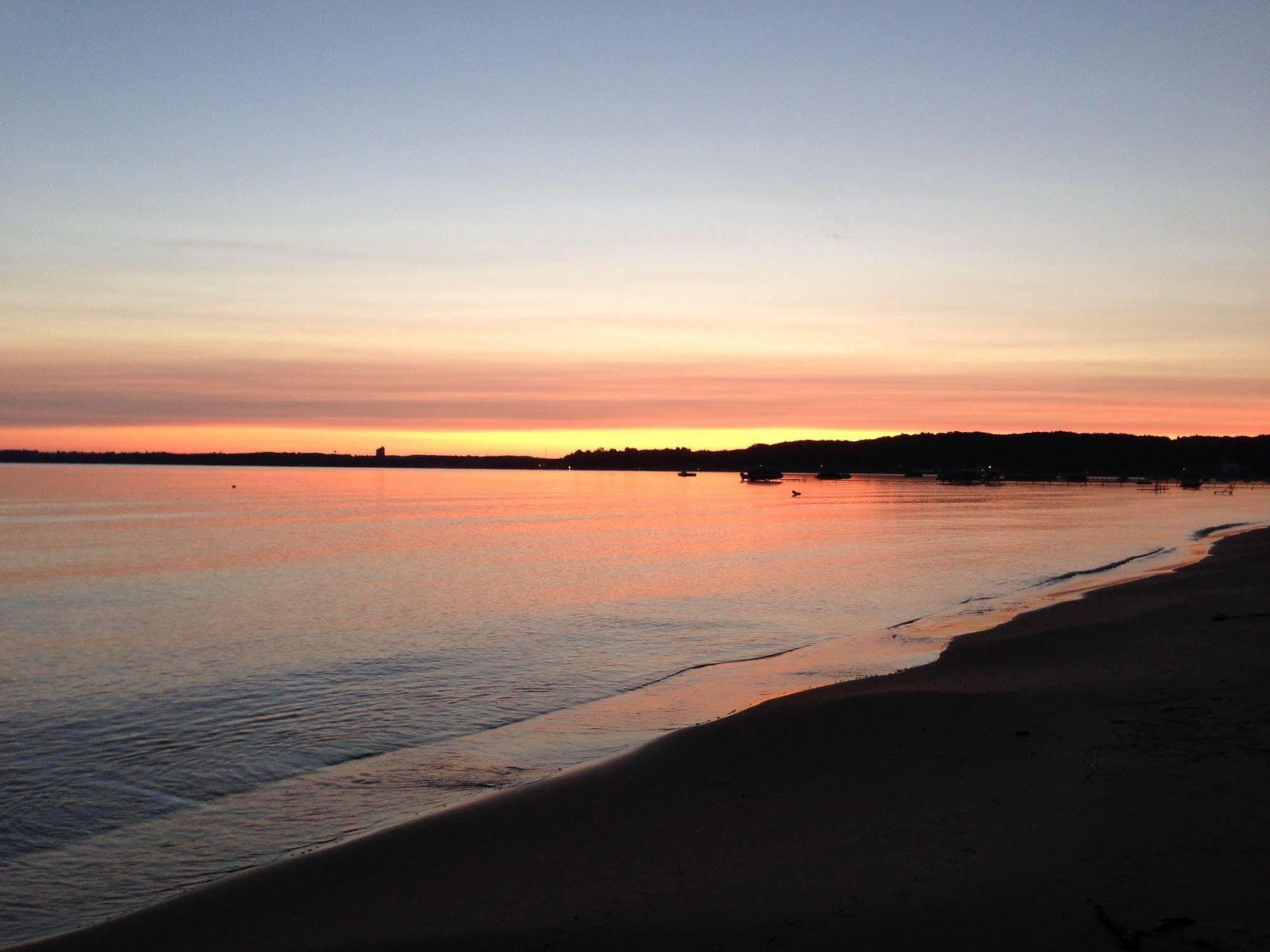 The Beach Haus - Traverse City Dış mekan fotoğraf